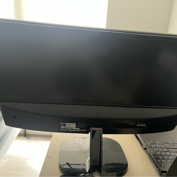 LG MONITOR 24 INCH - Picture 3 of 3